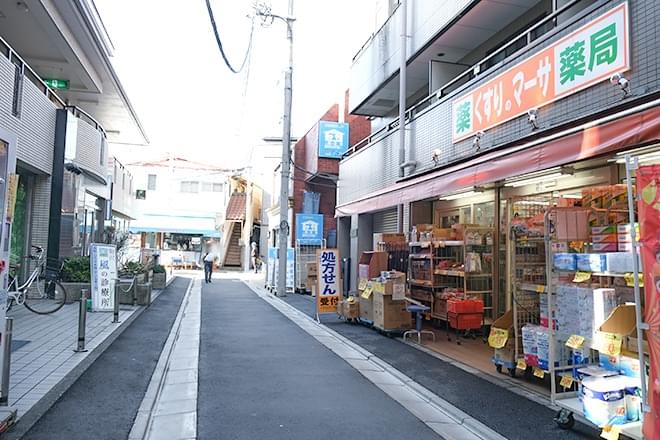 まっすぐ歩き、突き当りのイタリアンレストランの前を右に曲がります。